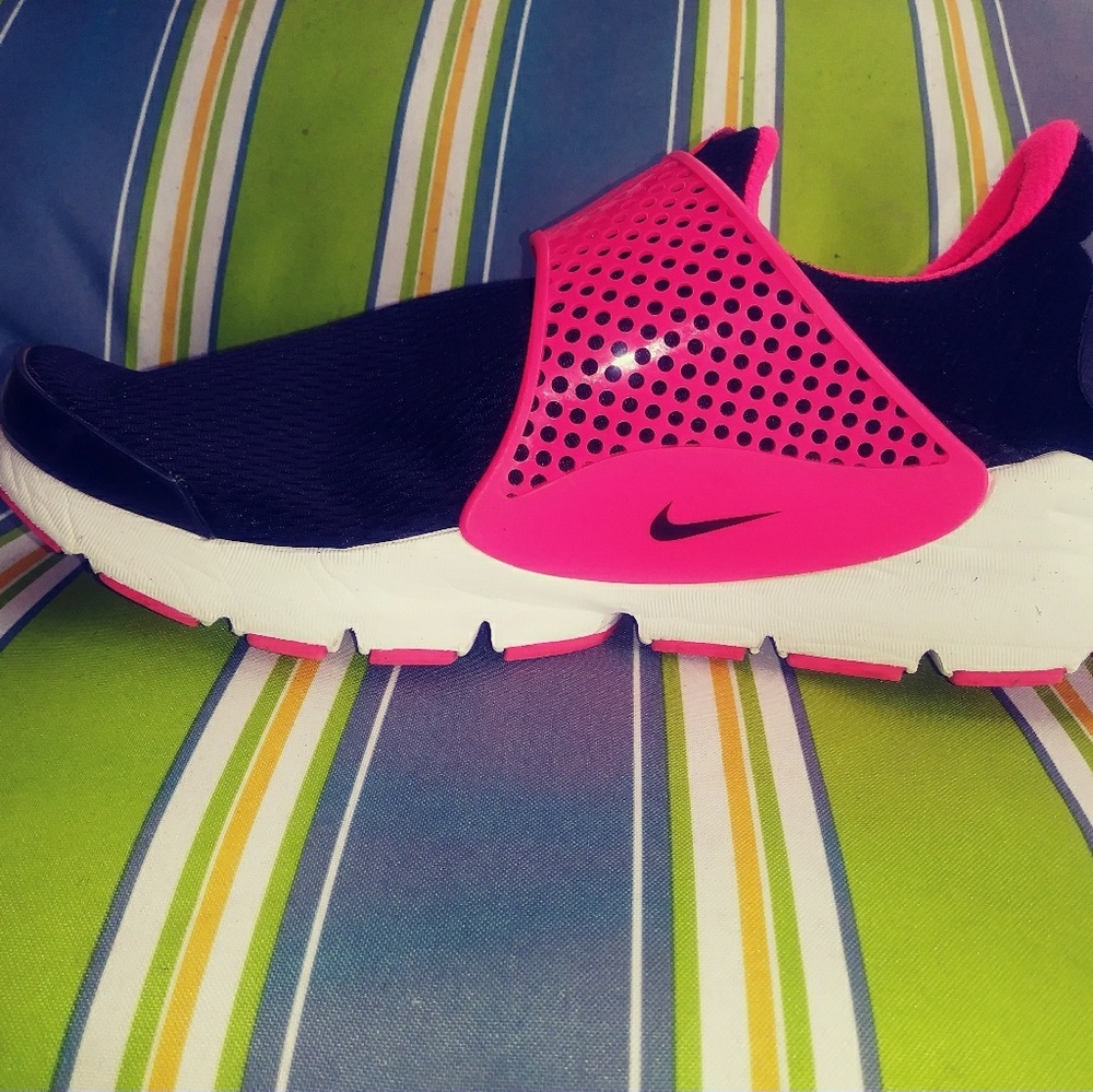 Black and pink girls size 5